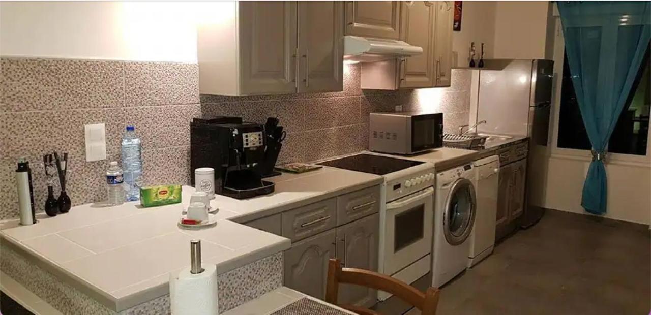 Ferienwohnung Chez Nous -Parking Gratuit Et Wifi A Vierzon Exterior foto