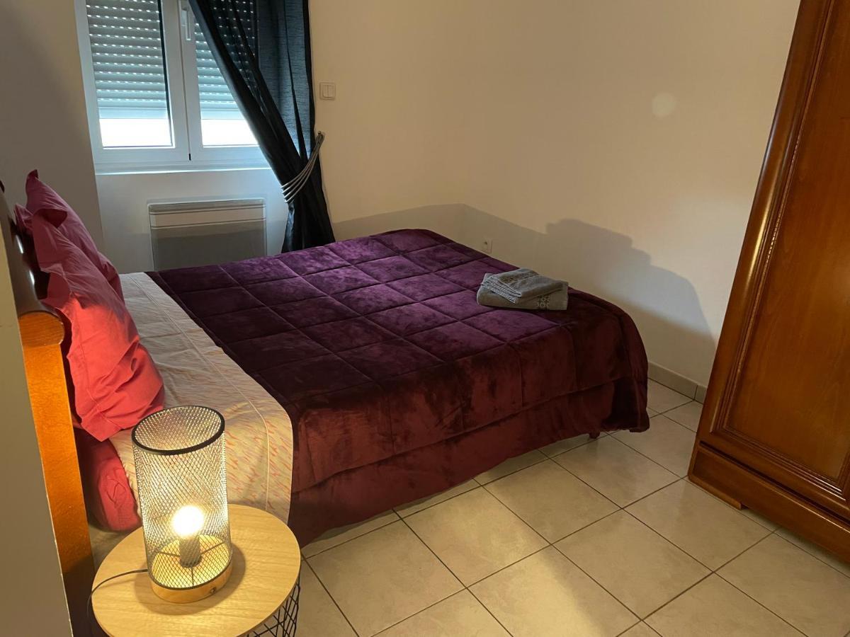 Ferienwohnung Chez Nous -Parking Gratuit Et Wifi A Vierzon Exterior foto