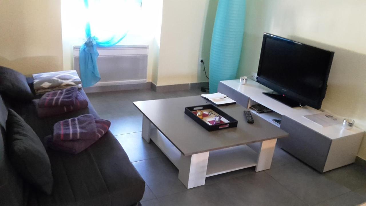 Ferienwohnung Chez Nous -Parking Gratuit Et Wifi A Vierzon Exterior foto