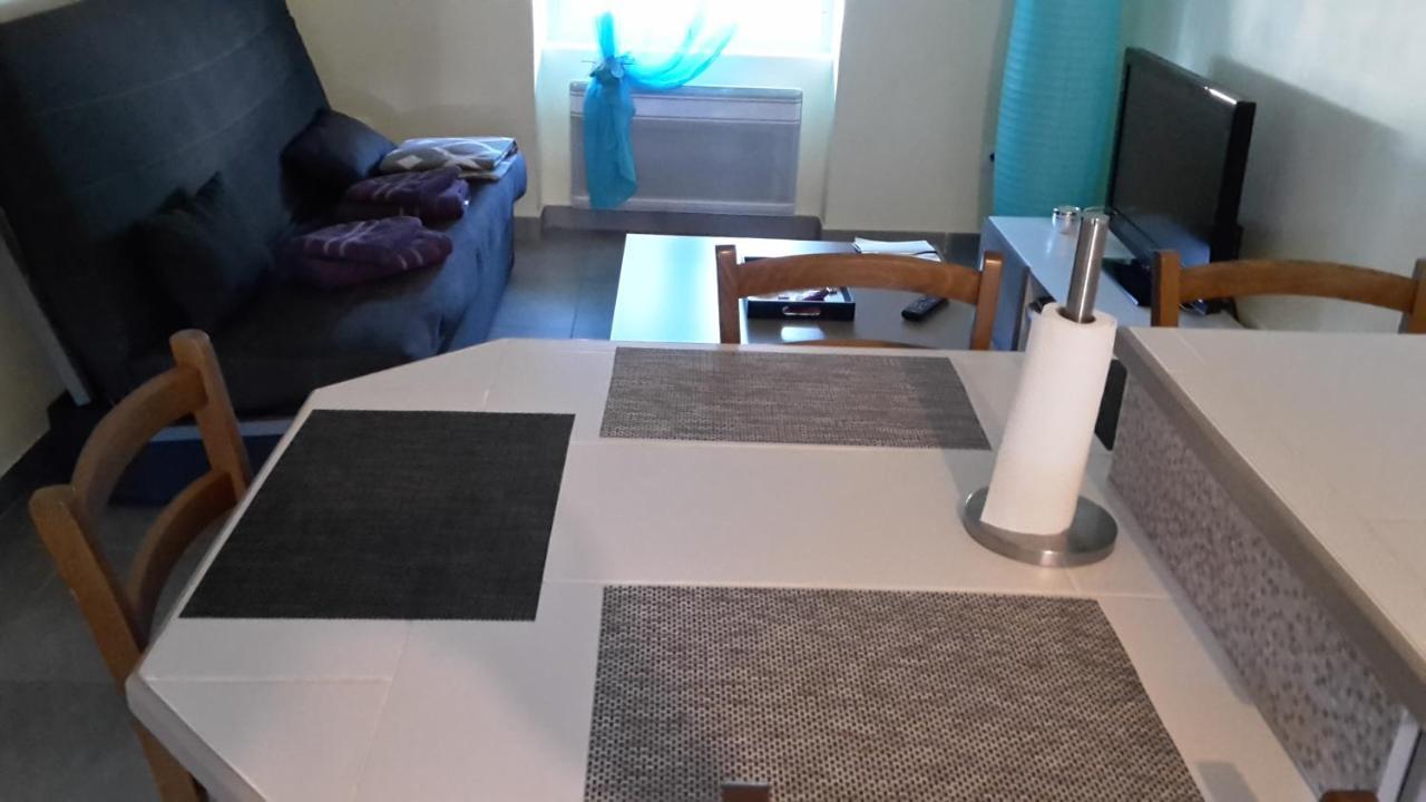 Ferienwohnung Chez Nous -Parking Gratuit Et Wifi A Vierzon Exterior foto