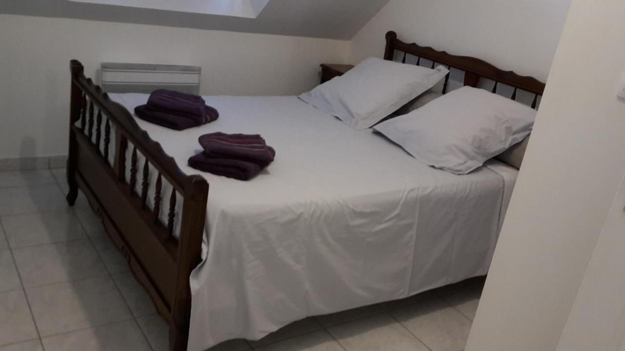 Ferienwohnung Chez Nous -Parking Gratuit Et Wifi A Vierzon Exterior foto
