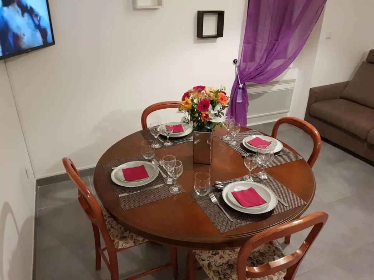 Ferienwohnung Chez Nous -Parking Gratuit Et Wifi A Vierzon Exterior foto
