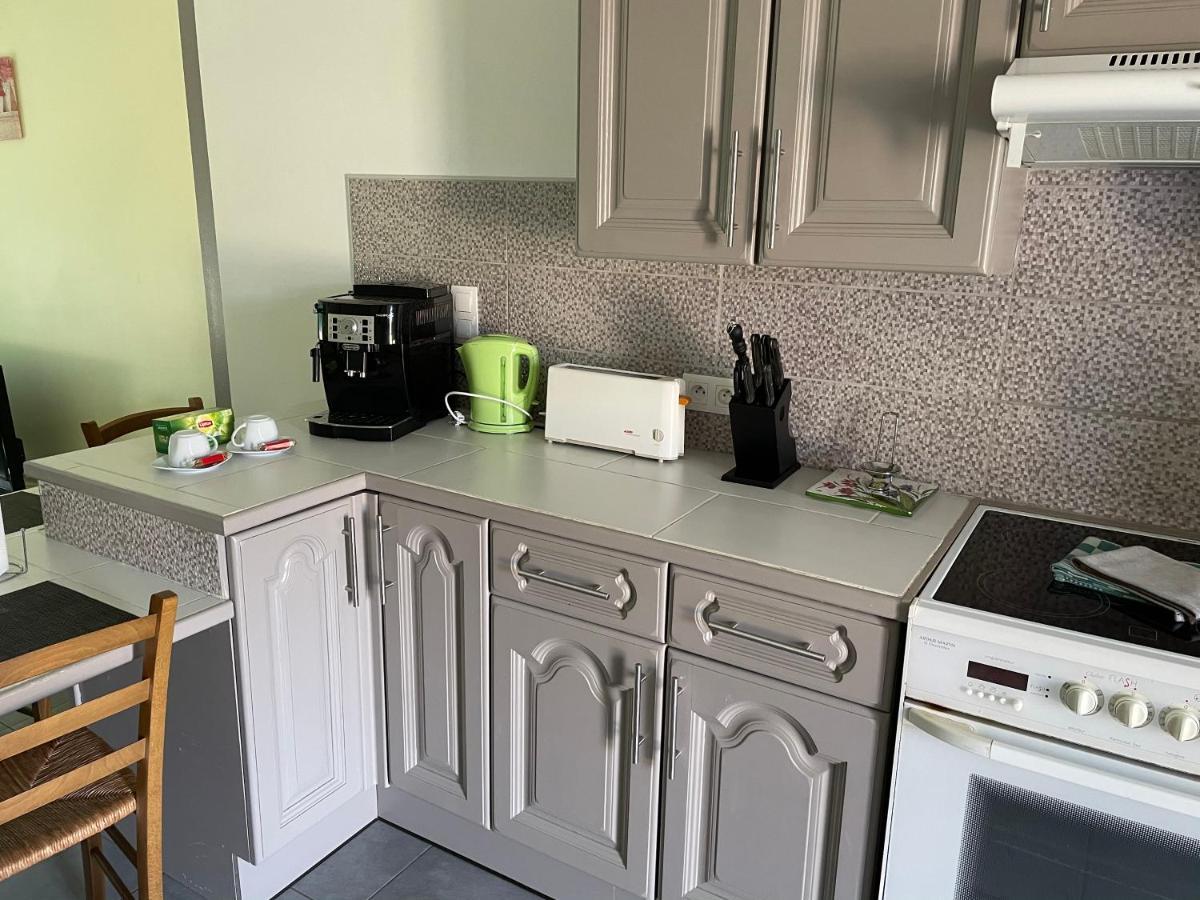 Ferienwohnung Chez Nous -Parking Gratuit Et Wifi A Vierzon Exterior foto