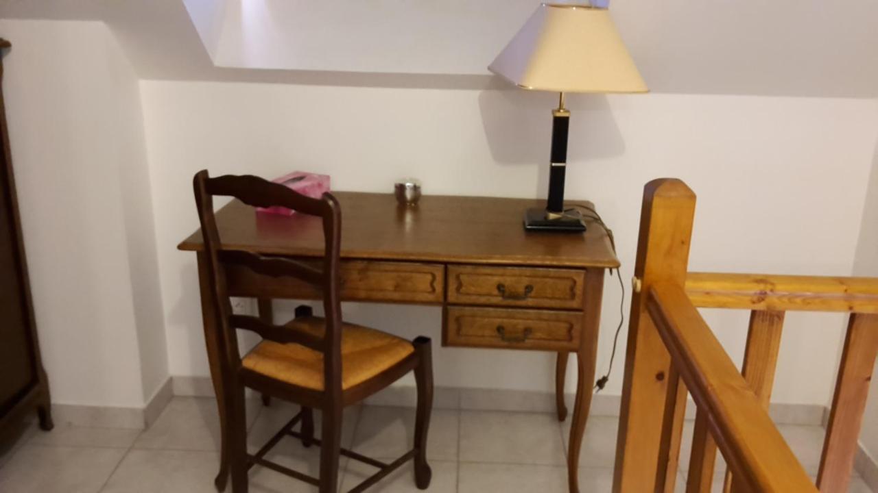 Ferienwohnung Chez Nous -Parking Gratuit Et Wifi A Vierzon Exterior foto