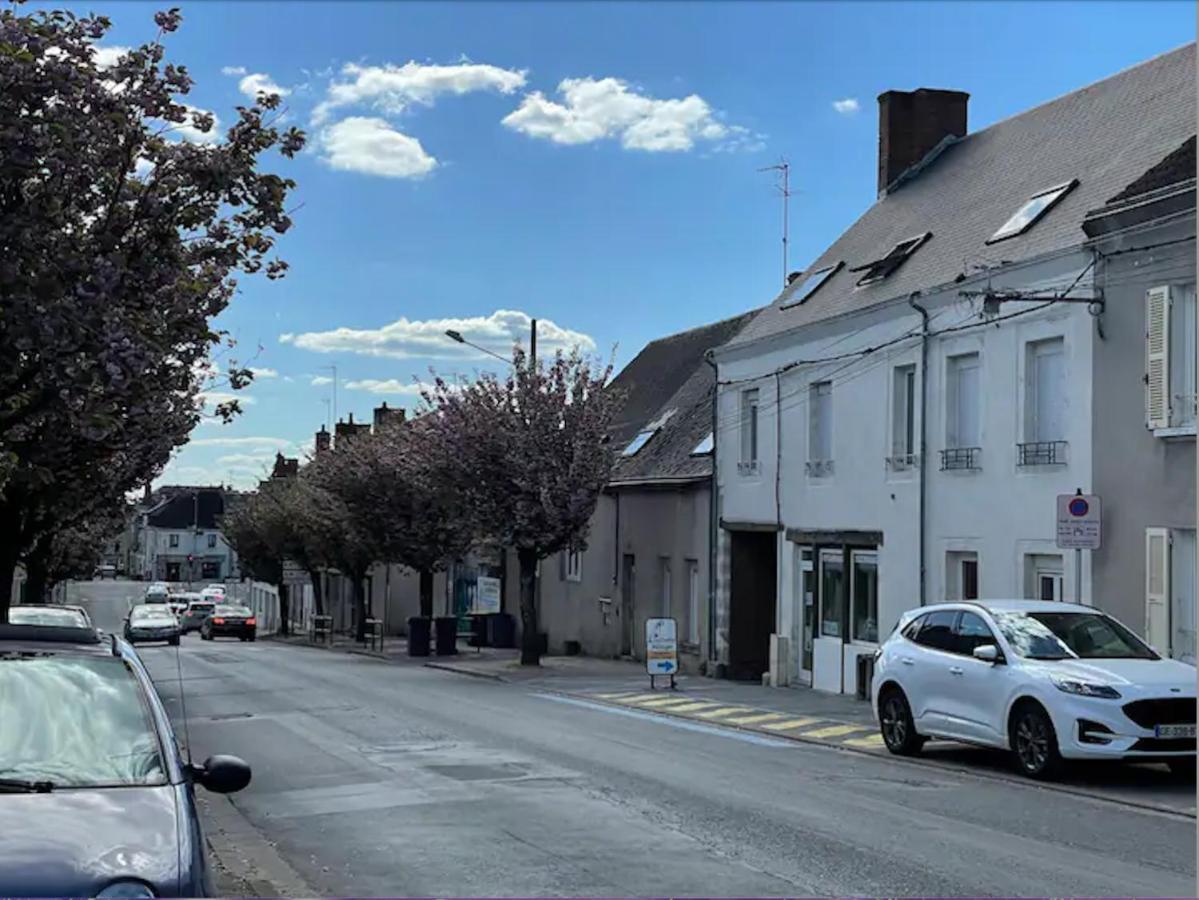 Ferienwohnung Chez Nous -Parking Gratuit Et Wifi A Vierzon Exterior foto