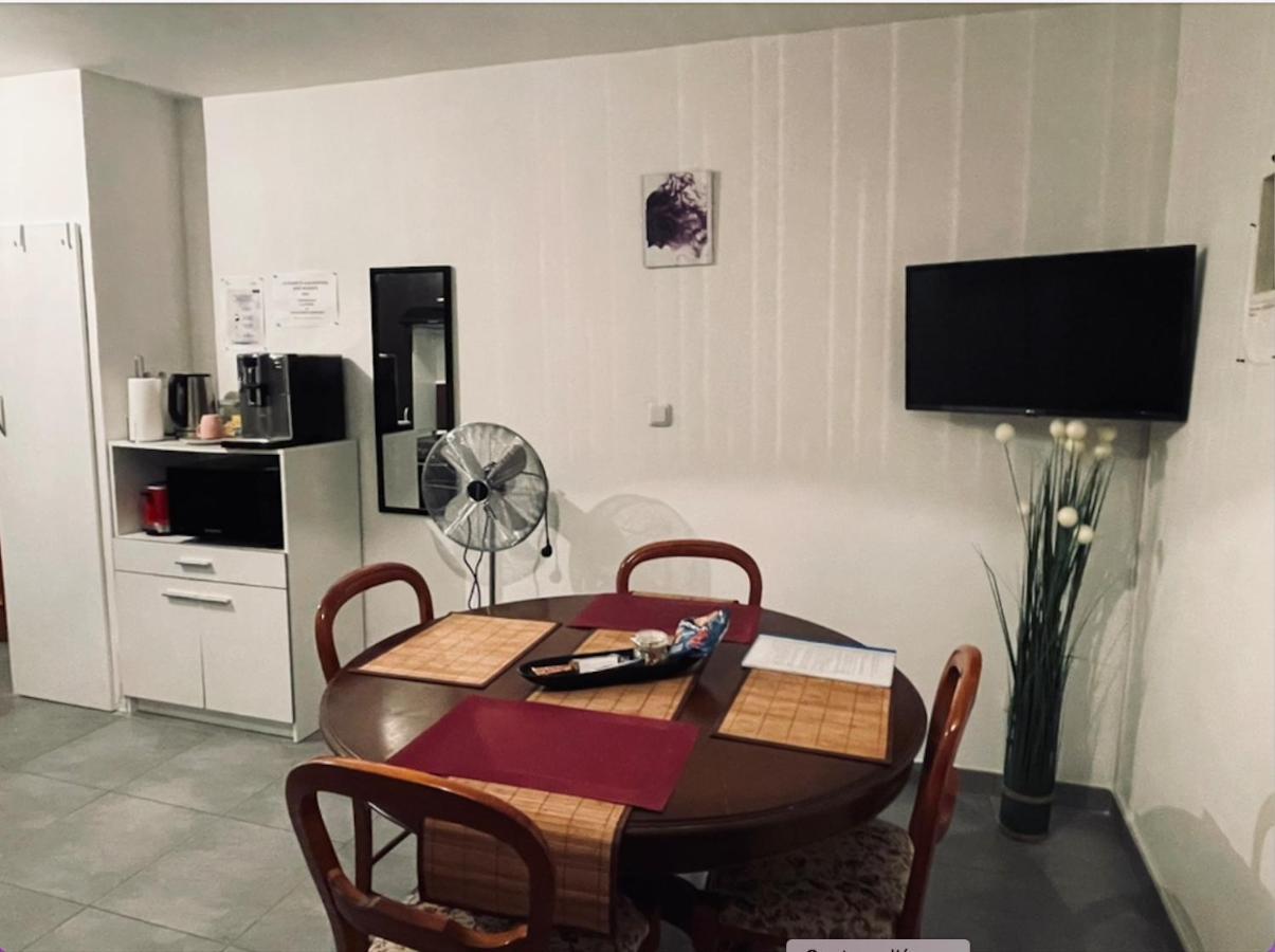 Ferienwohnung Chez Nous -Parking Gratuit Et Wifi A Vierzon Exterior foto