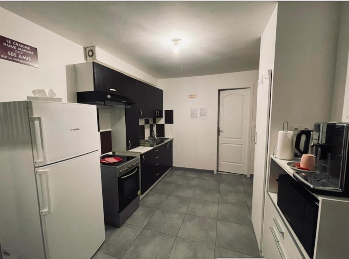 Ferienwohnung Chez Nous -Parking Gratuit Et Wifi A Vierzon Exterior foto