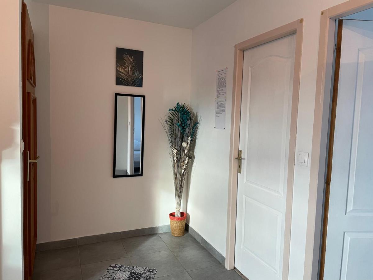 Ferienwohnung Chez Nous -Parking Gratuit Et Wifi A Vierzon Exterior foto